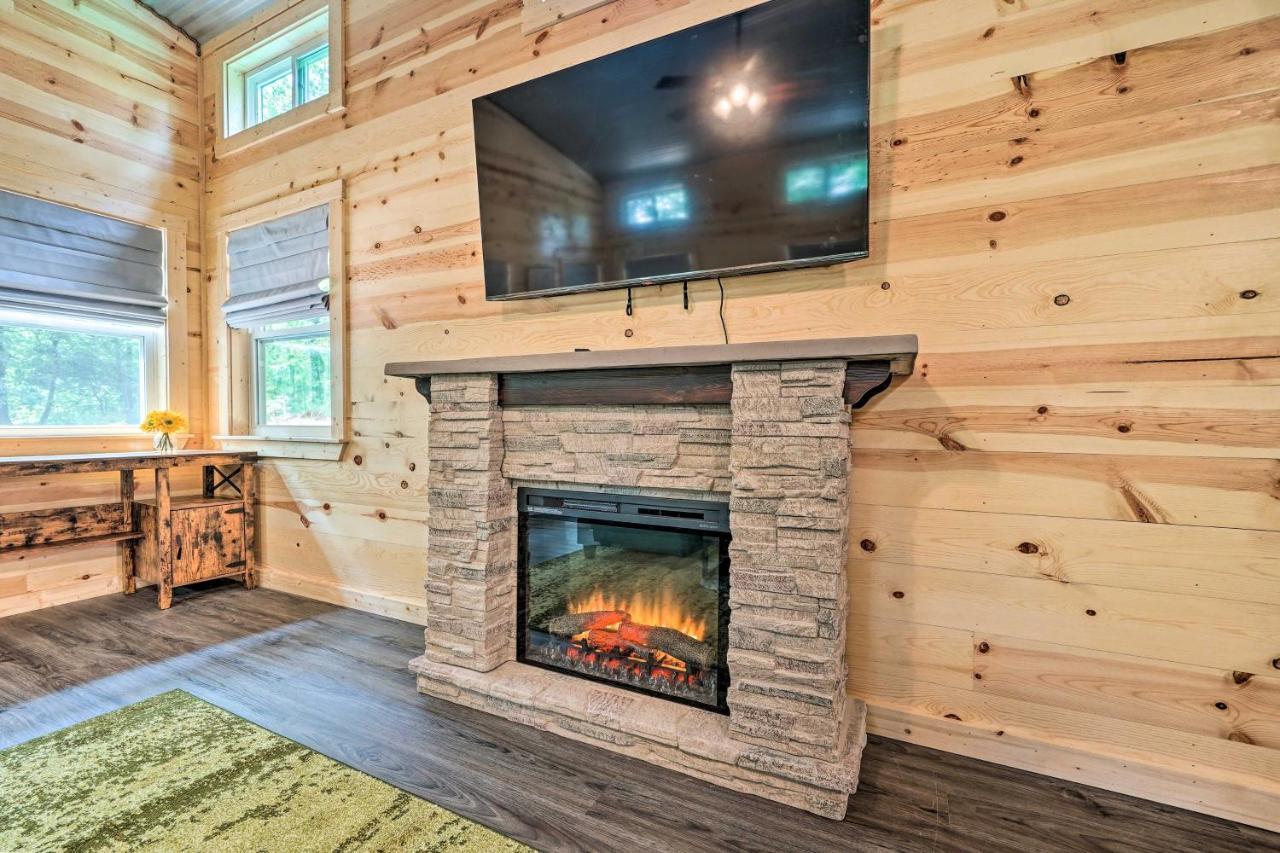 Stylish Cabin By Beavers Bend Hot Tub And Fire Pit بروكن بو المظهر الخارجي الصورة