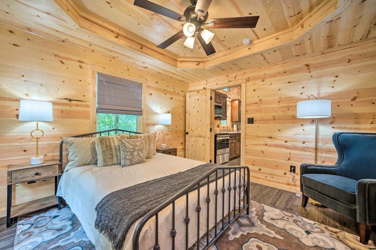 Stylish Cabin By Beavers Bend Hot Tub And Fire Pit بروكن بو المظهر الخارجي الصورة