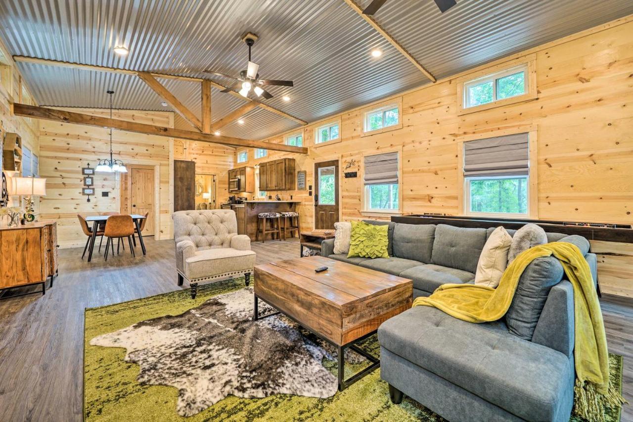 Stylish Cabin By Beavers Bend Hot Tub And Fire Pit بروكن بو المظهر الخارجي الصورة
