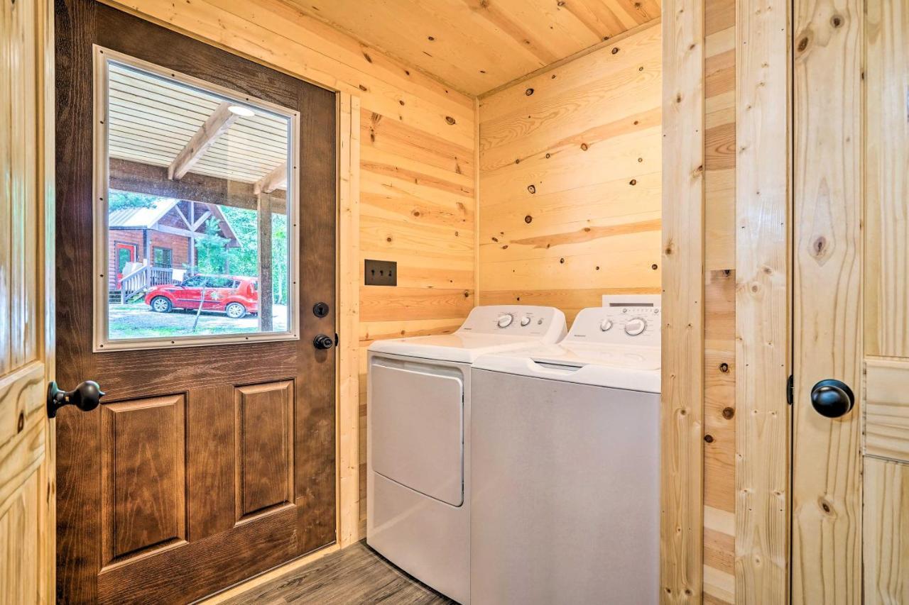 Stylish Cabin By Beavers Bend Hot Tub And Fire Pit بروكن بو المظهر الخارجي الصورة
