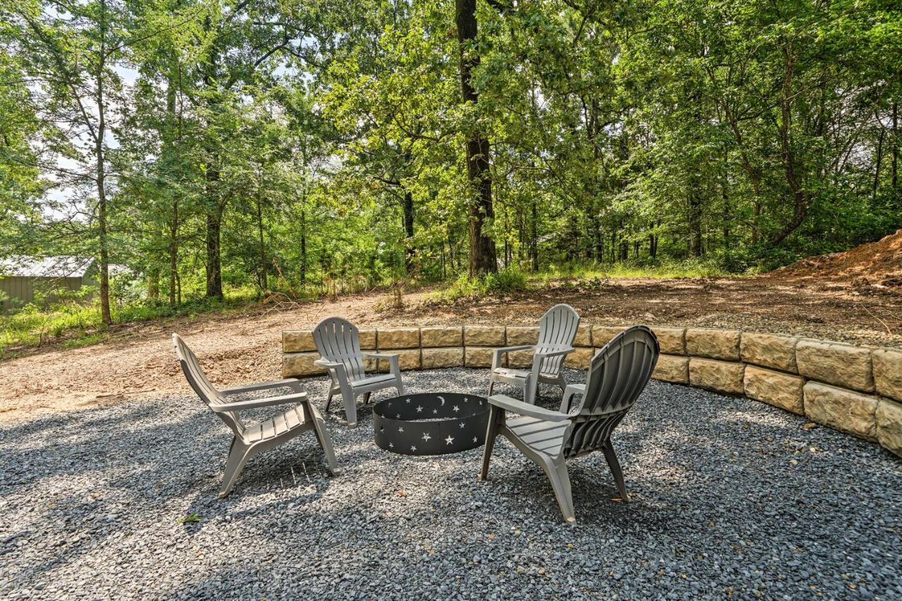 Stylish Cabin By Beavers Bend Hot Tub And Fire Pit بروكن بو المظهر الخارجي الصورة