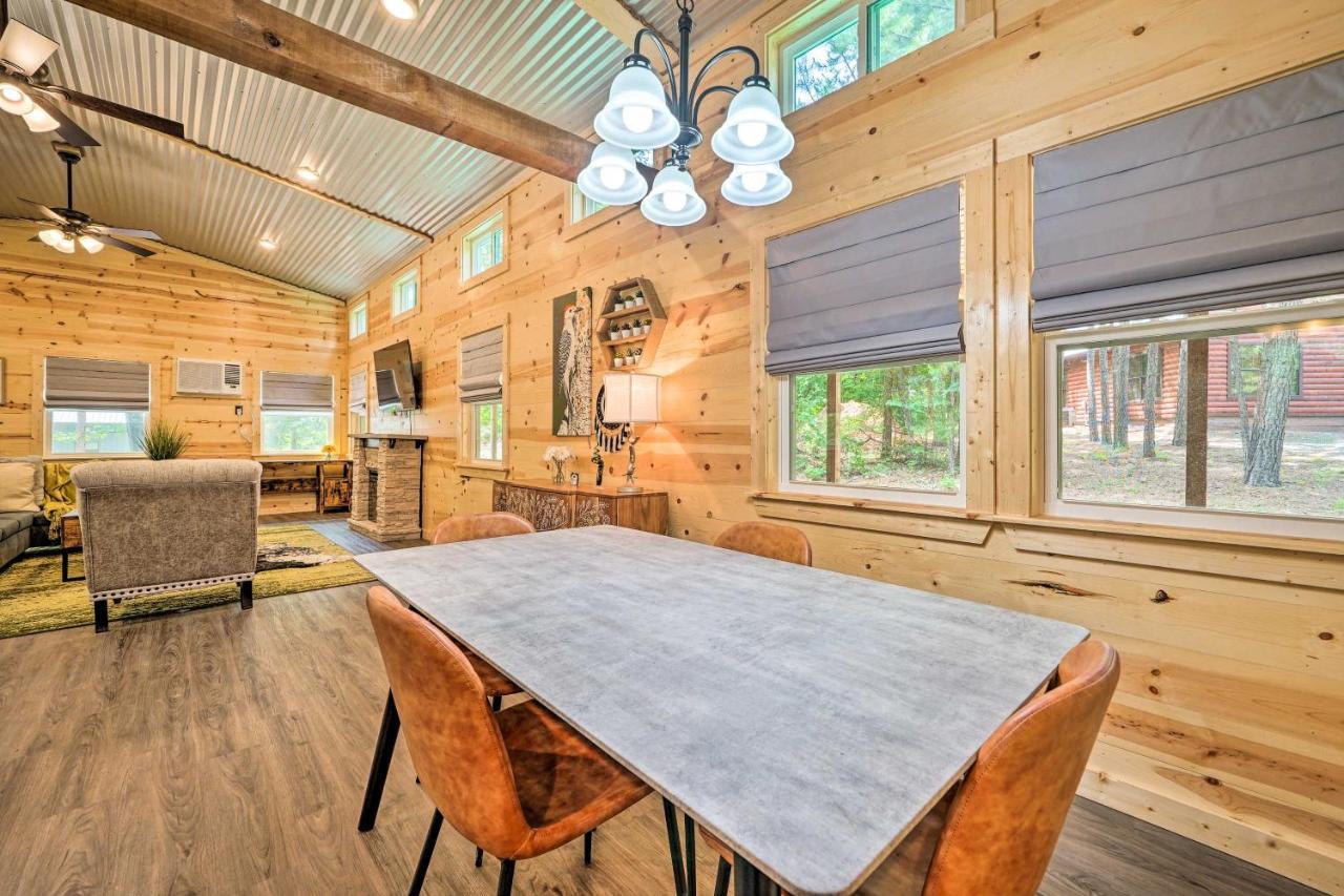 Stylish Cabin By Beavers Bend Hot Tub And Fire Pit بروكن بو المظهر الخارجي الصورة