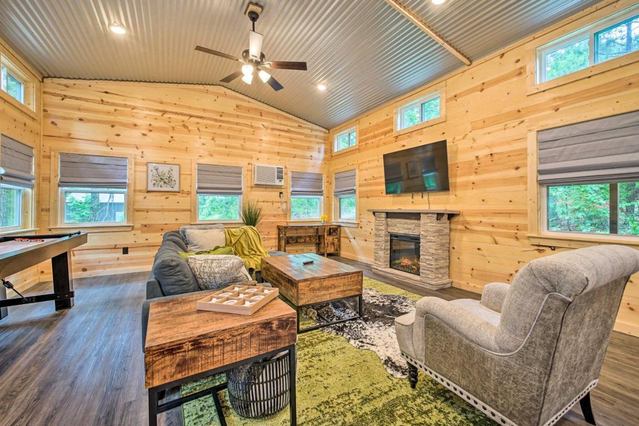 Stylish Cabin By Beavers Bend Hot Tub And Fire Pit بروكن بو المظهر الخارجي الصورة