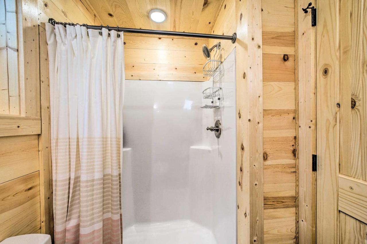 Stylish Cabin By Beavers Bend Hot Tub And Fire Pit بروكن بو المظهر الخارجي الصورة