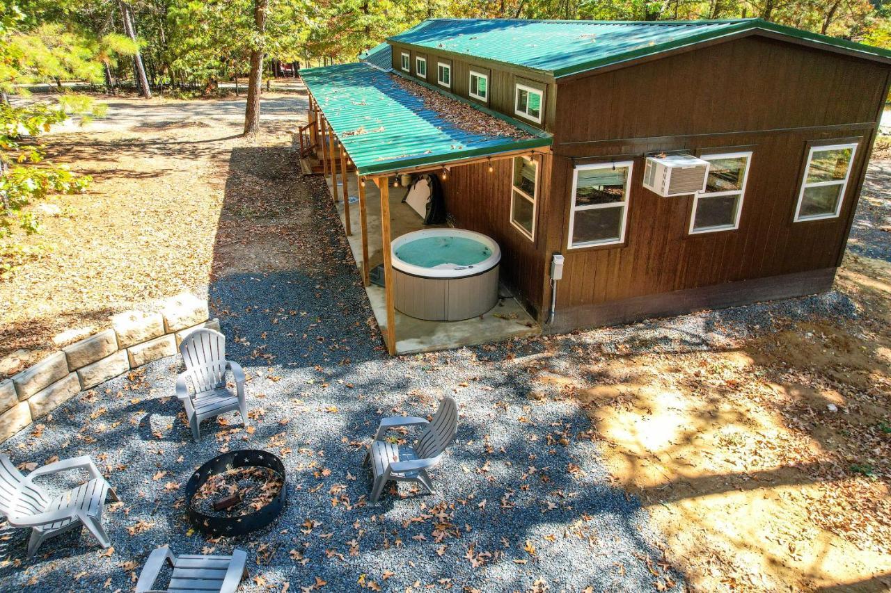 Stylish Cabin By Beavers Bend Hot Tub And Fire Pit بروكن بو المظهر الخارجي الصورة